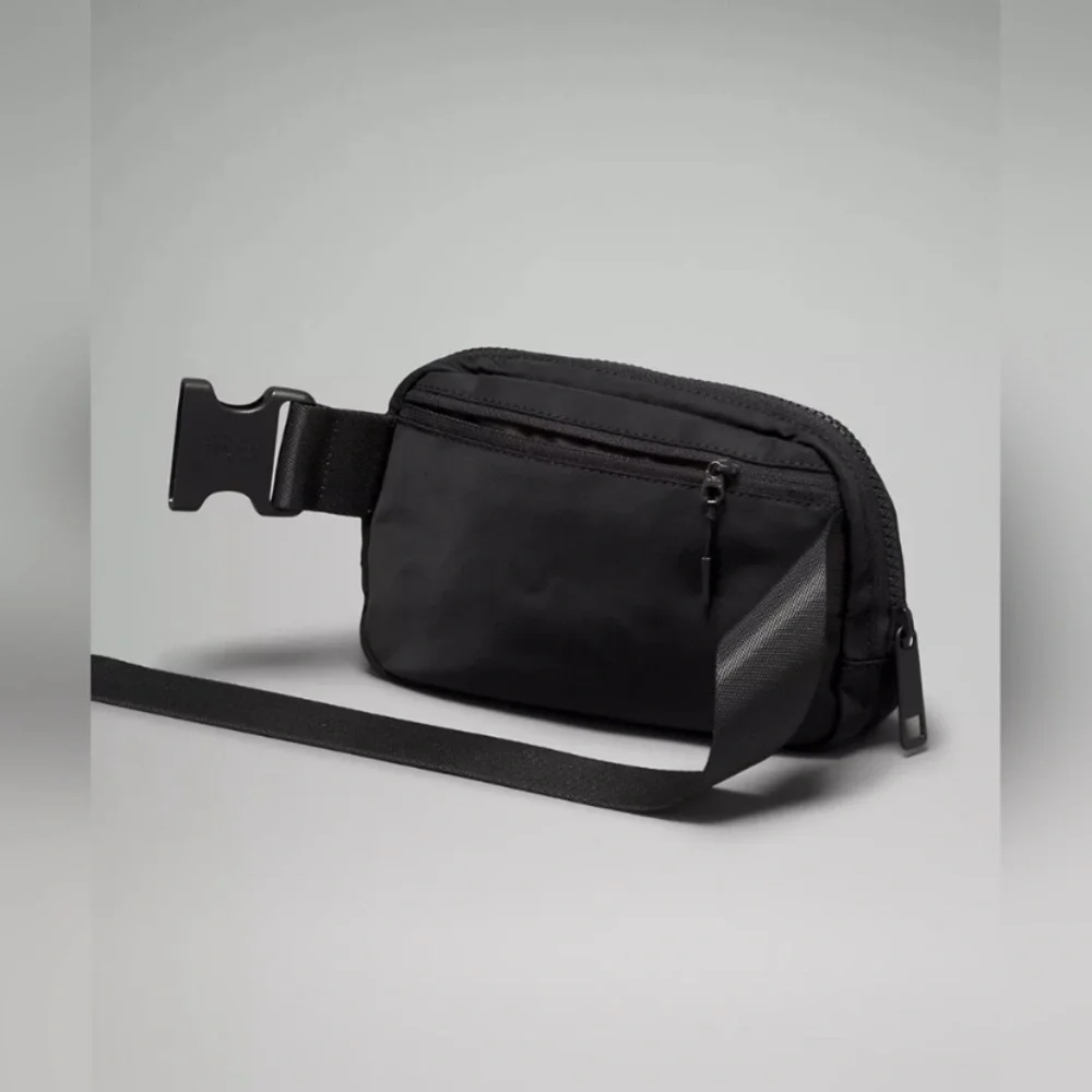 Lululemon Everywhere Belt Bag 1L Pride NWT - Picture 3 of 6
